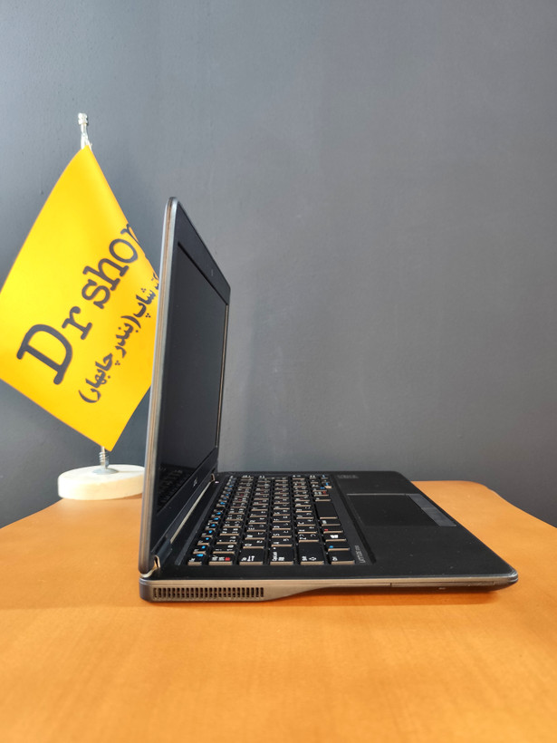 لپ تاپ استوک برند Dell | مدل Latitude E7250 | حافظه 256GB SSD | رم 8GB | سیم کارتخور