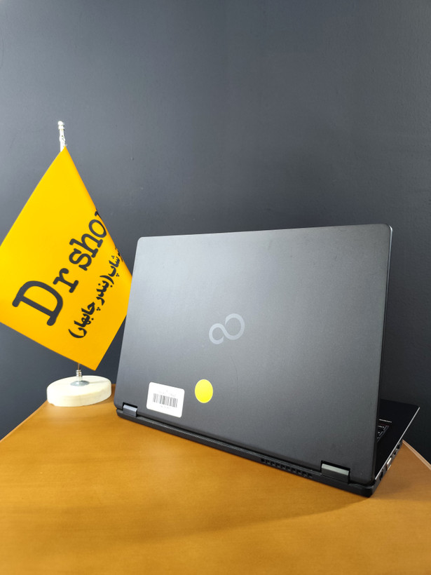 نمای پشت Fujitsu LIFEBOOK u749